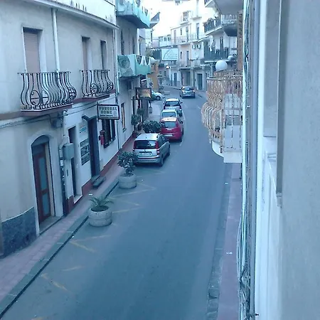 公寓 贾尔迪尼纳克索斯维亚翁贝托25号公寓 *