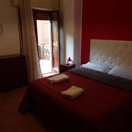Giardini-naxos Via Umberto 25