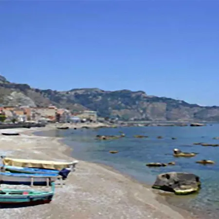 公寓 贾尔迪尼纳克索斯维亚翁贝托25号公寓 *