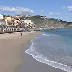 Giardini-naxos Via Umberto 25 Appartamento